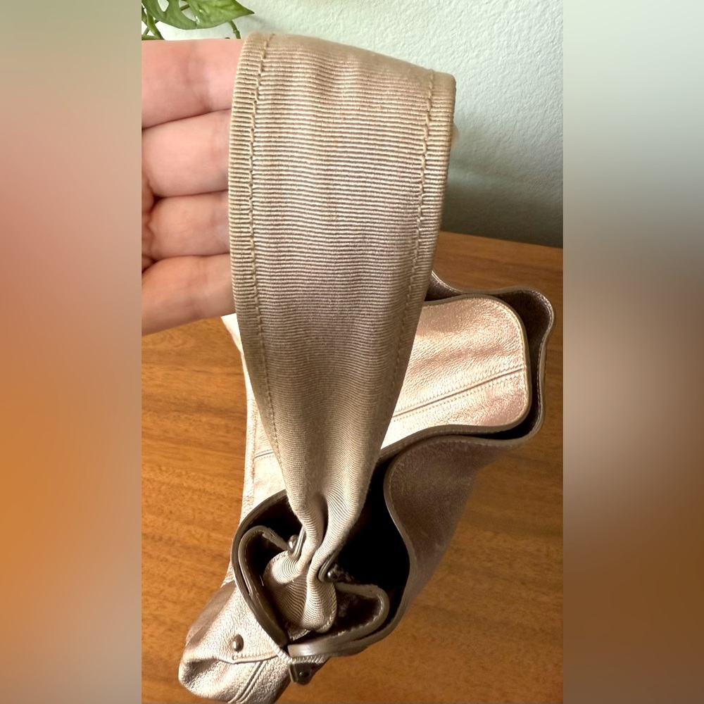 ♦️SOLD♦️ Salvatore Ferragamo Metallic Gold Beige Leather Bow Hobo Bronze Bag - Picture 8 of 16